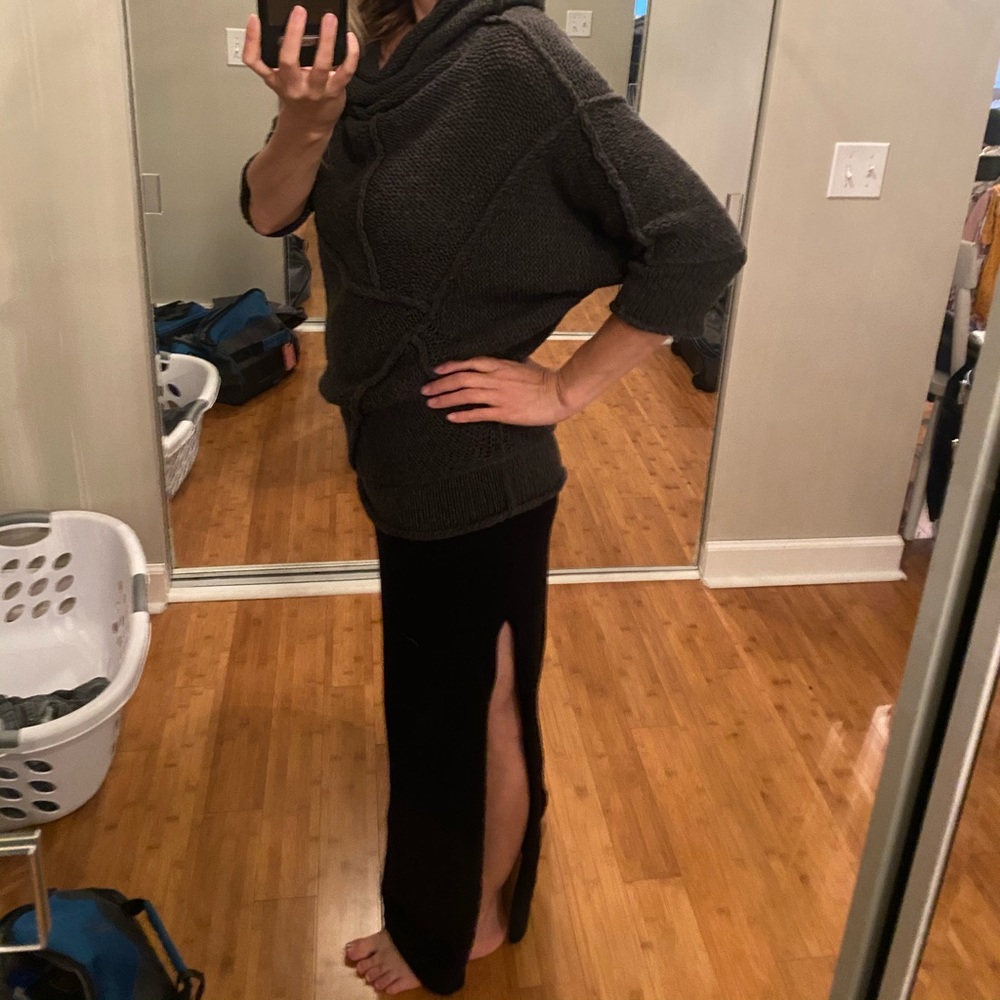 NWOT Flattering cashmere skirt